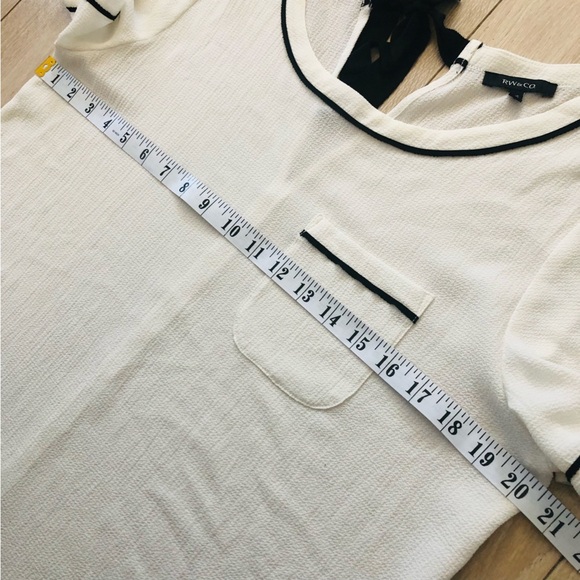 RW&CO. Pocket Short Sleeve Blouse in White & Black Size L - Picture 3 of 10